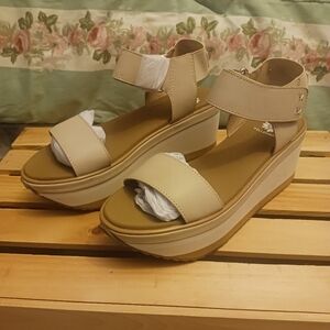 New Yellowbox Elegant Cream Platform Sandals